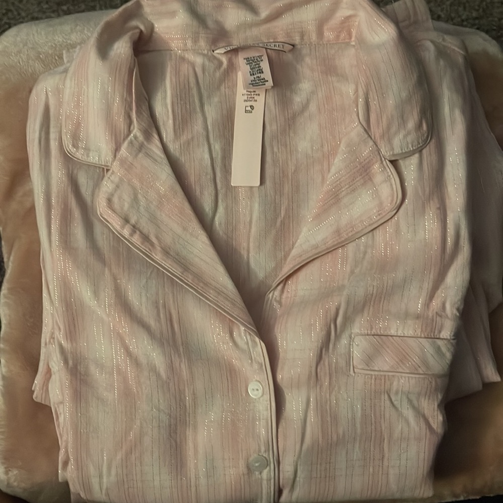 NWT Victoria’s Secret’s Cropped Pink & White Shimmer Flannel Pajama Set L Reg